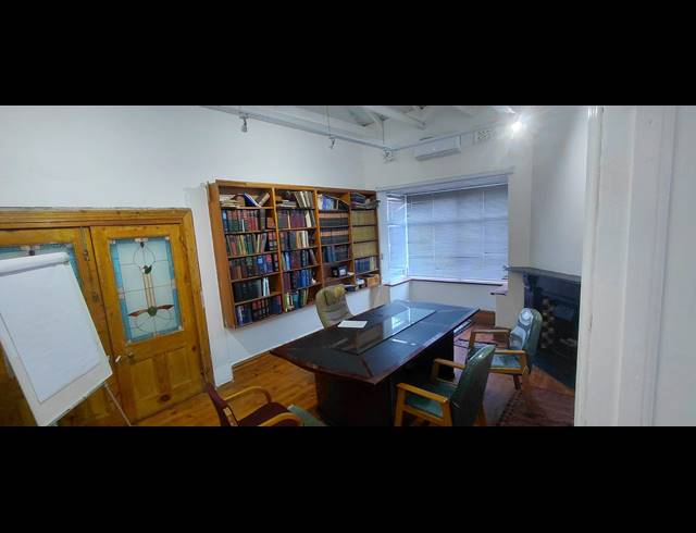 100M² OFFICE TO LET IN OVERPORT